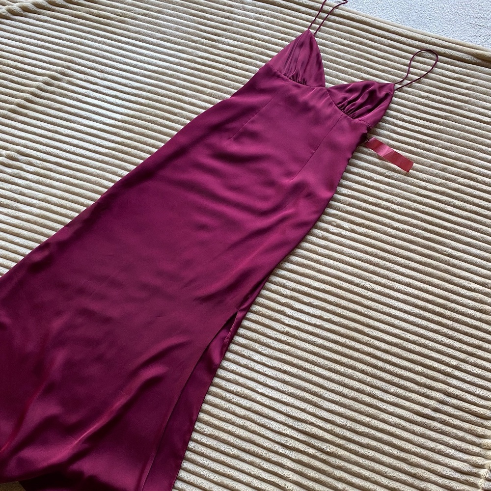 Fame and Partners Size 2 Burgundy V Neck Dress